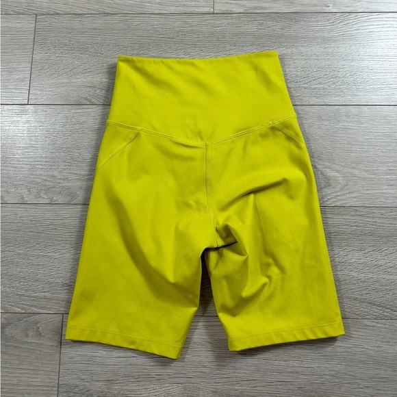 GIRLFRIEND COLLECTIVE High Rise Bike Shorts in Chartreuse - Picture 5 of 12